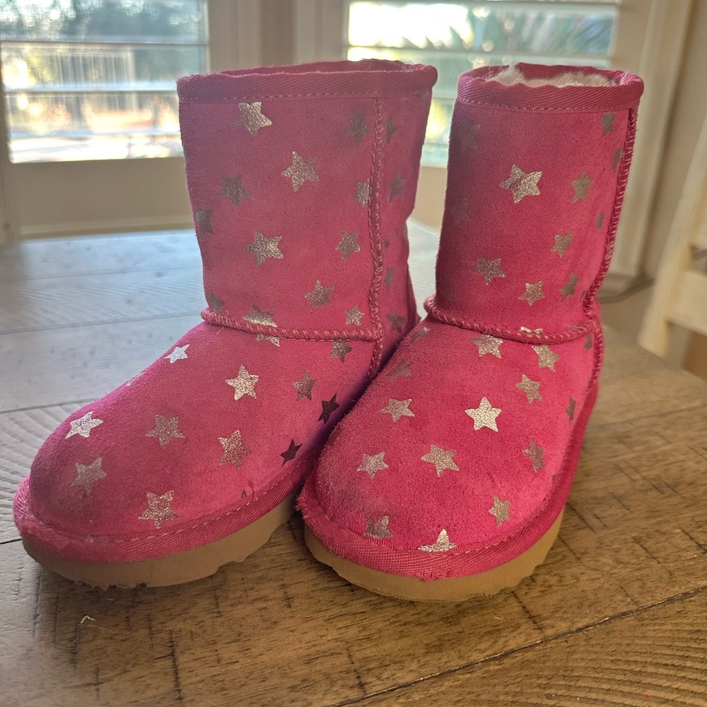 UGG CLASSIC SHORT II STARS FUSHIA BOOTS TODDLER US 9